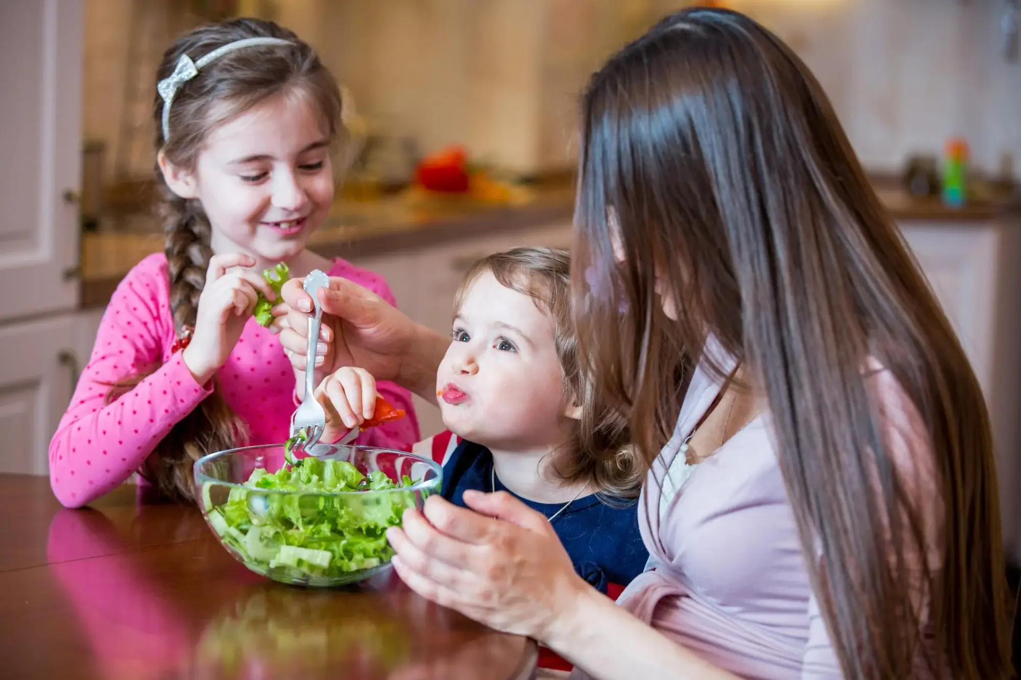 آموزش غذا خوردن به کودکان