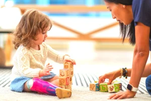 بازی‌ درمانی در کاردرمانی ذهنی کودکان